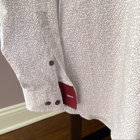 Like New Kenneth Cole Reaction Slim White, Maroon/Blk Shirt - Picture 4 of 4